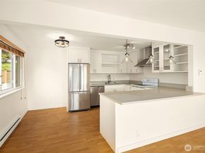 2552 14th Avenue W 301, Seattle WA 98119