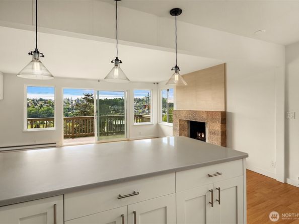 2552 14th Avenue W 301, Seattle WA 98119