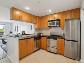 2721 1st Avenue 906, Seattle WA 98121