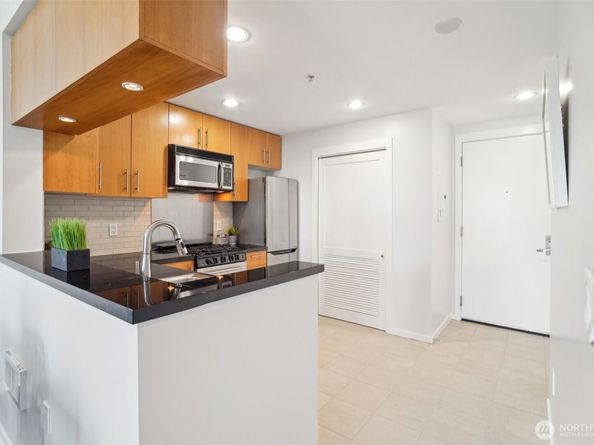2721 1st Avenue 906, Seattle WA 98121