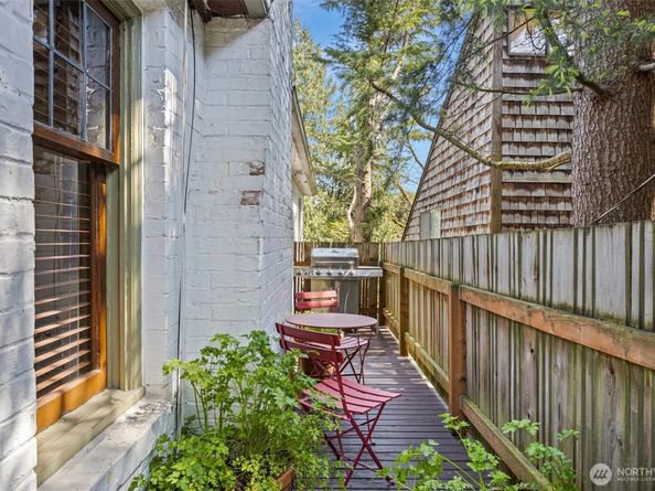 1814 25th Avenue E, Seattle WA 98112