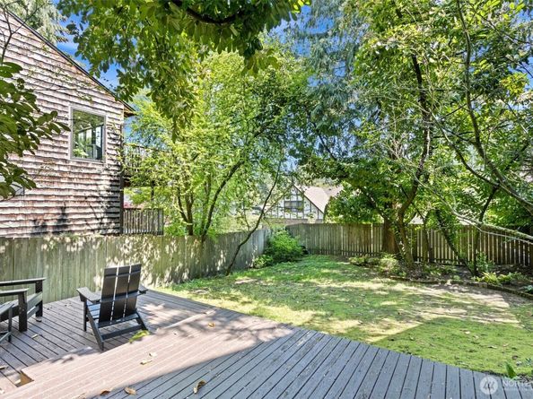 1814 25th Avenue E, Seattle WA 98112