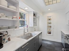 1814 25th Avenue E, Seattle WA 98112
