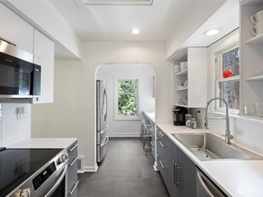 1814 25th Avenue E, Seattle WA 98112