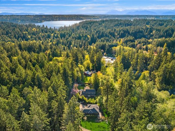 6560 NE Maxwell Lane, Bainbridge Island WA 98110