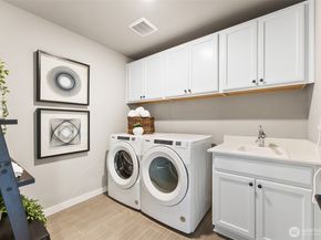 3900 McCormick Village Drive, Bremerton WA 98312