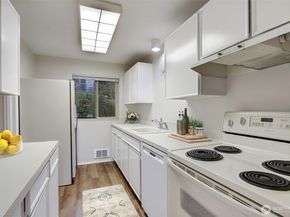 322 N 134th Street 203, Seattle WA 98133