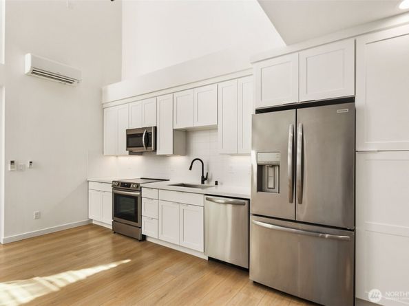 6320 41st Avenue SW D, Seattle WA 98136