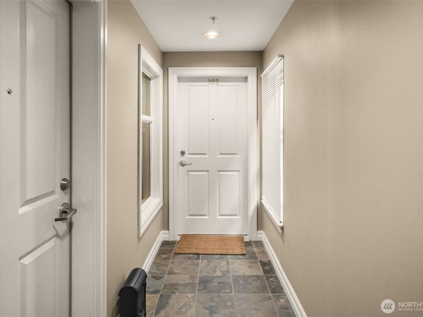 1906 Franklin Place E 103, Seattle WA 98102
