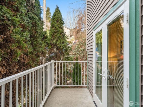 1906 Franklin Place E 103, Seattle WA 98102