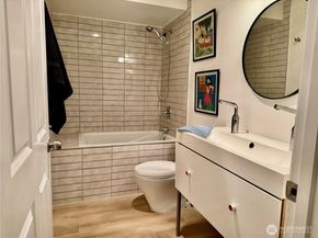 1906 Franklin Place E 103, Seattle WA 98102