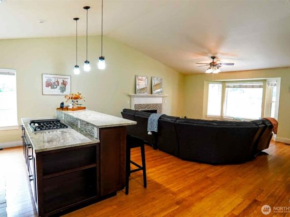 13704 Daybreak Place NW, Silverdale WA 98383