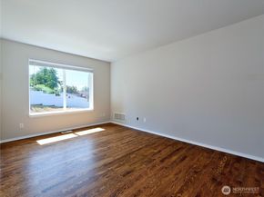 2409 NE 11th Court, Renton WA 98056