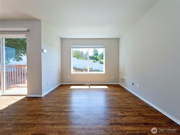 2409 NE 11th Court, Renton WA 98056
