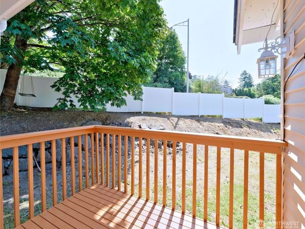 2409 NE 11th Court, Renton WA 98056