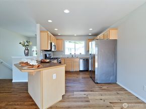 2409 NE 11th Court, Renton WA 98056