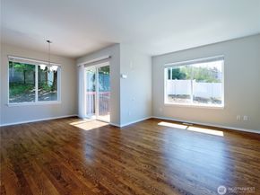 2409 NE 11th Court, Renton WA 98056