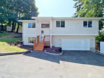2409 NE 11th Court