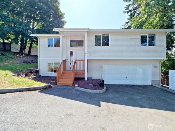 2409 NE 11th Court, Renton WA 98056