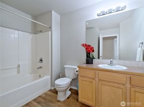 2409 NE 11th Court, Renton WA 98056