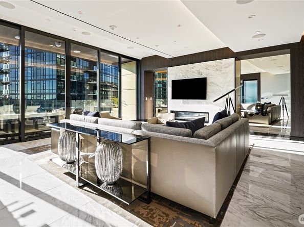 838 Avenue Square NE 2602, Bellevue WA 98004