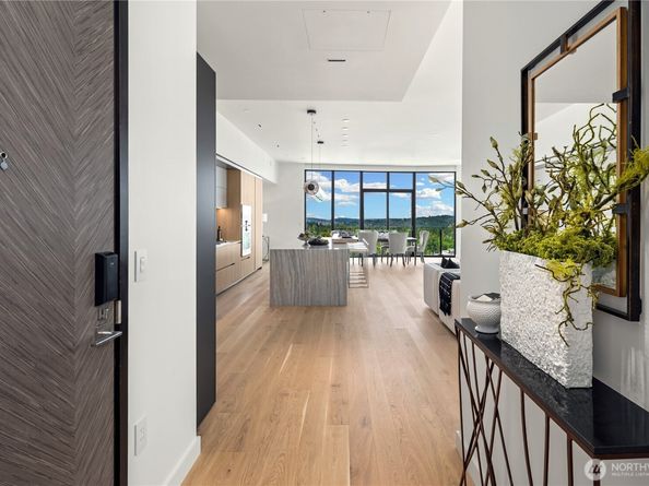838 Avenue Square NE 2602, Bellevue WA 98004