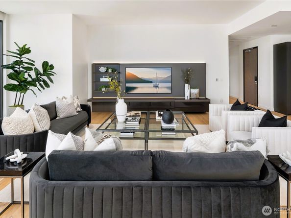 838 Avenue Square NE 2602, Bellevue WA 98004