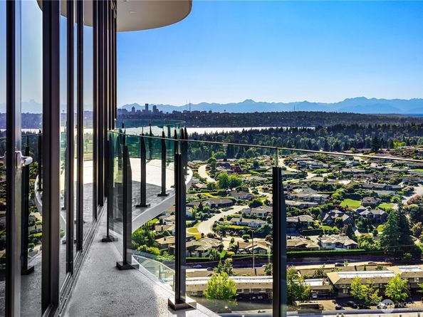 838 Avenue Square NE 2602, Bellevue WA 98004
