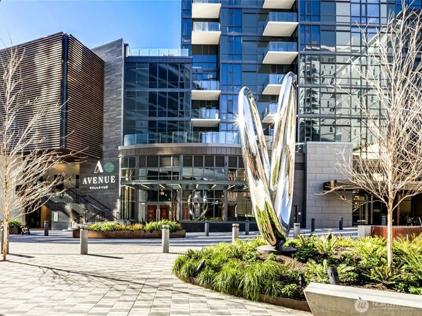 838 Avenue Square NE 2602, Bellevue WA 98004