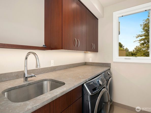 1311 Palm Ave SW, Seattle WA 98116