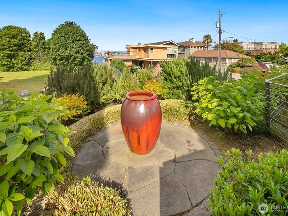1311 Palm Ave SW, Seattle WA 98116