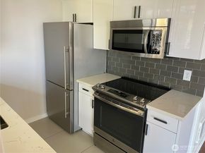 4561 Lake Washington Boulevard NE 203, Kirkland WA 98033