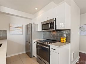 4561 Lake Washington Boulevard NE 203, Kirkland WA 98033