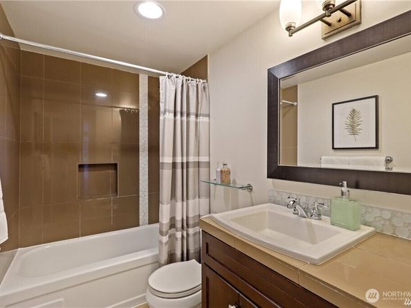 4561 Lake Washington Boulevard NE 203, Kirkland WA 98033