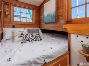 1101 N Northlake Way 41, Seattle WA 98103