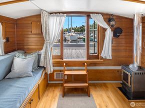 1101 N Northlake Way 41, Seattle WA 98103