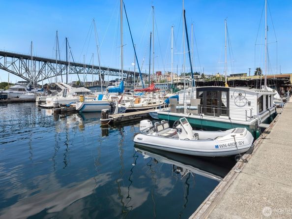 1101 N Northlake Way 41, Seattle WA 98103