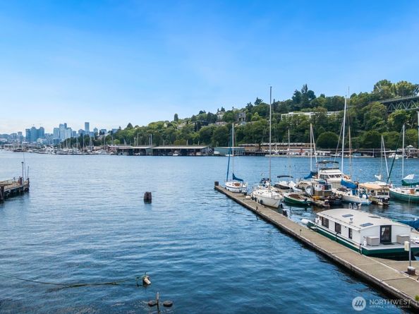 1101 N Northlake Way 41, Seattle WA 98103