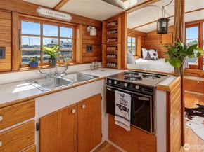 1101 N Northlake Way 41, Seattle WA 98103