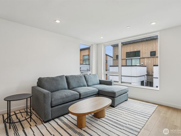 8638 39th Avenue S, Seattle WA 98118