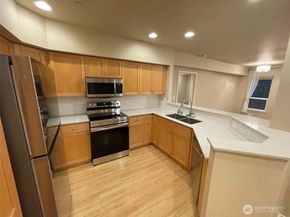 925 110th Avenue NE 307, Bellevue WA 98004