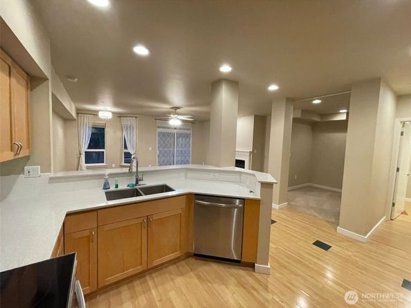 925 110th Avenue NE 307, Bellevue WA 98004