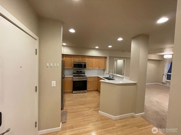 925 110th Avenue NE 307, Bellevue WA 98004