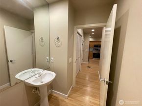 925 110th Avenue NE 307, Bellevue WA 98004