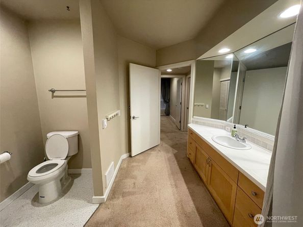 925 110th Avenue NE 307, Bellevue WA 98004