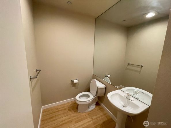 925 110th Avenue NE 307, Bellevue WA 98004