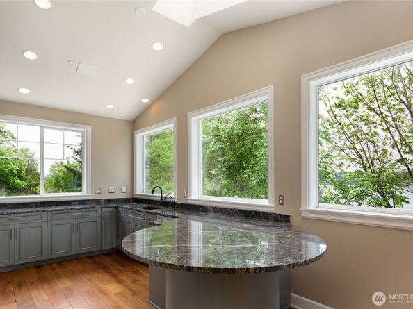 8233 W Mercer Way, Mercer Island WA 98040