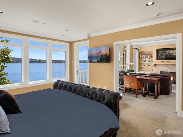 8233 W Mercer Way, Mercer Island WA 98040
