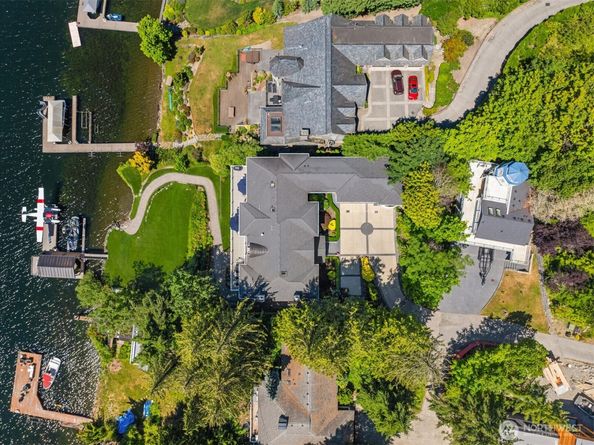 8233 W Mercer Way, Mercer Island WA 98040