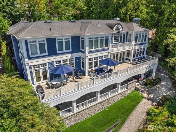 8233 W Mercer Way, Mercer Island WA 98040